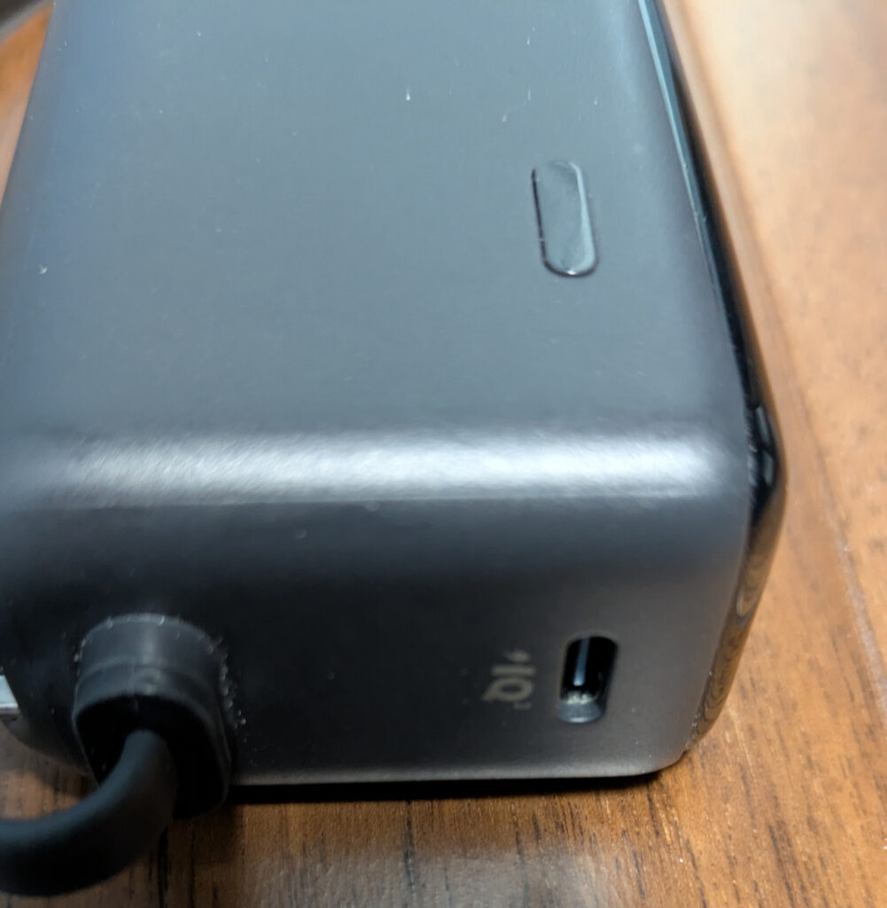 Anker PowerBank30WのUSB-Cケーブル差込口の写真